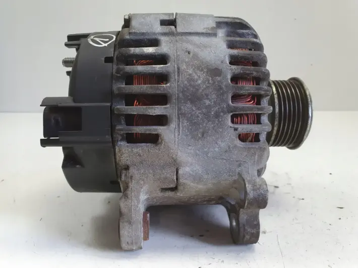 VW Passat B6 1.9 TDI ALTERNATOR valeo 06F903023C 140A