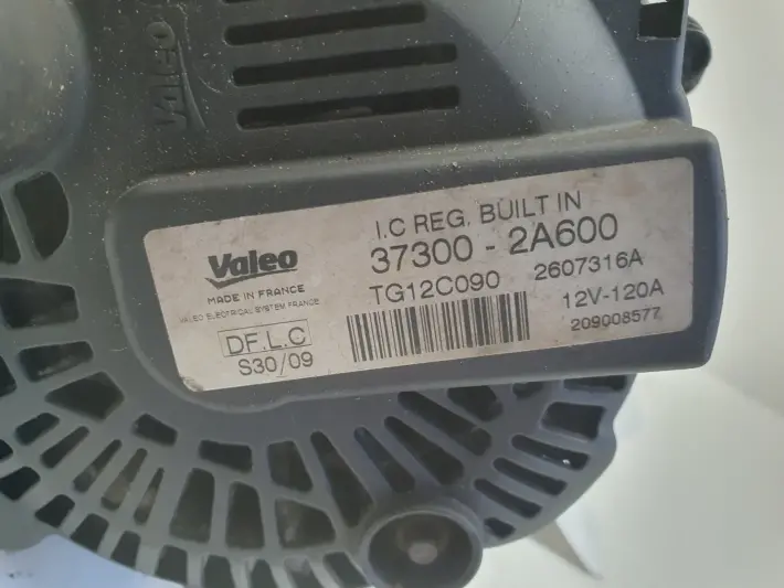 Hyundai i30 1.6 CRDI ALTERNATOR 120A 37300-2A600 valeo