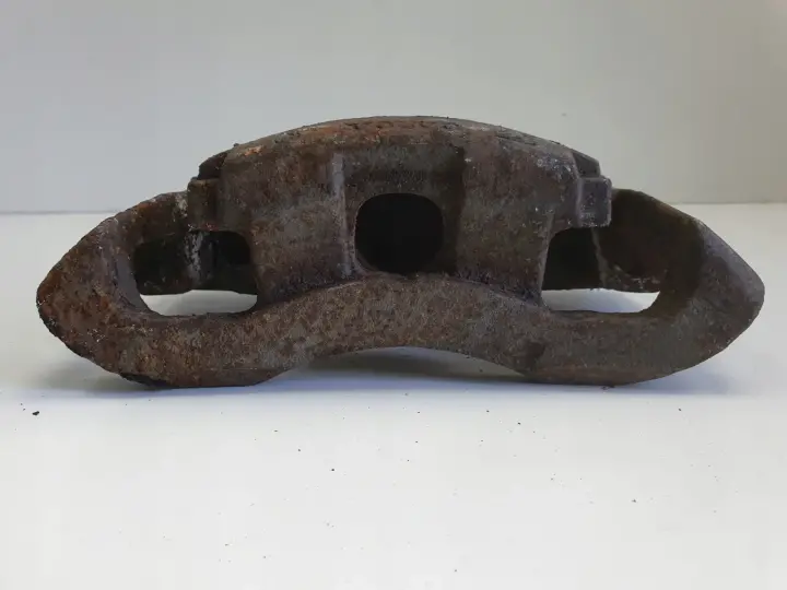 Volvo XC90 I PRZEDNI ZACISK HAMULCOWY lewy przód Kierowcy L.P 30657303 959