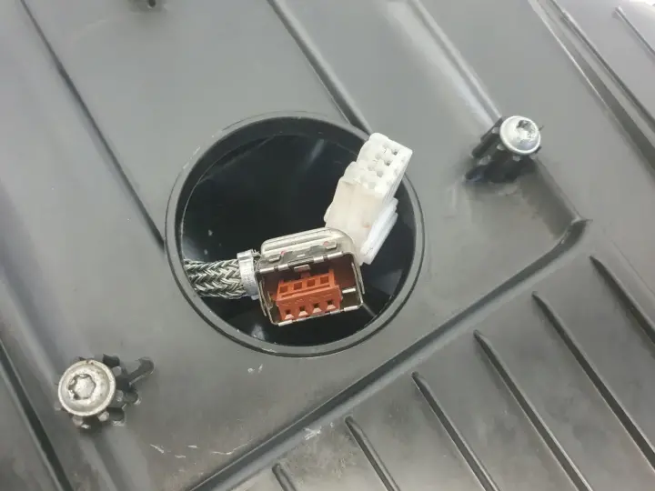 Volvo V40 II 12-16r PRZEDNIA LAMPA LEWA lewy przód EUROPA XENON 31420007
