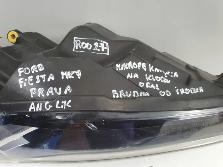 Ford Fiesta MK6 MK7 08-12r PRZEDNIA LAMPA PRAWA prawy przód Anglik ciemna