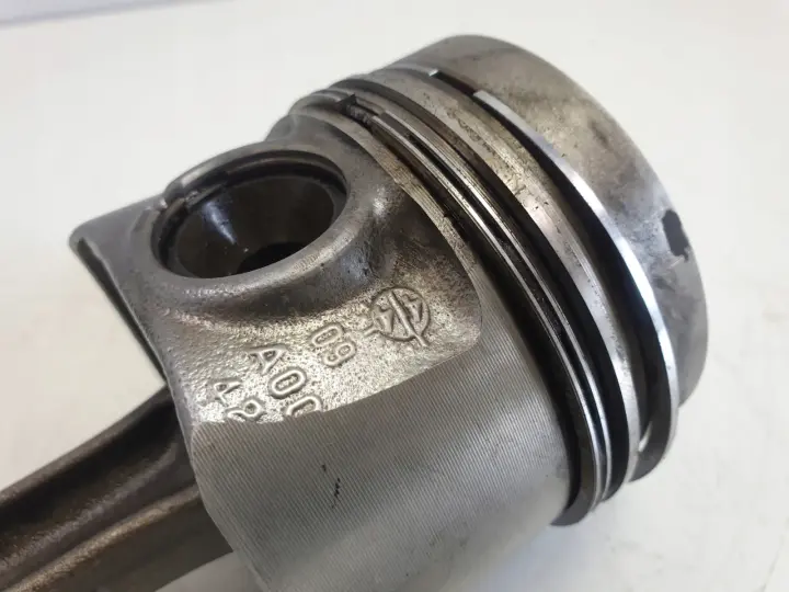 Audi A3 II 8P 1.6 TDI TŁOK KORBOWÓD