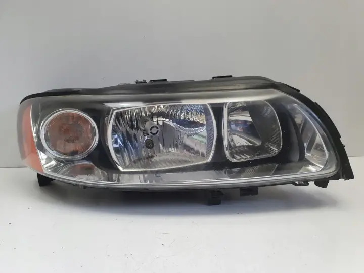 Volvo S60 I V70 II LIFT PRZEDNIA LAMPA PRAWA prawy przód EUROPA 30698826