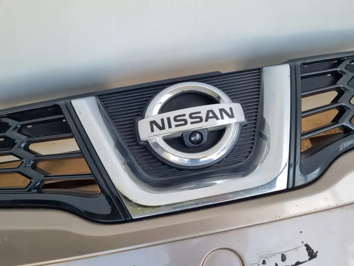 Nissan Qashqai J10 LIFT 09-13r KOMPLETNY PRZEDNI ZDERZAK przód KAMERA C30G