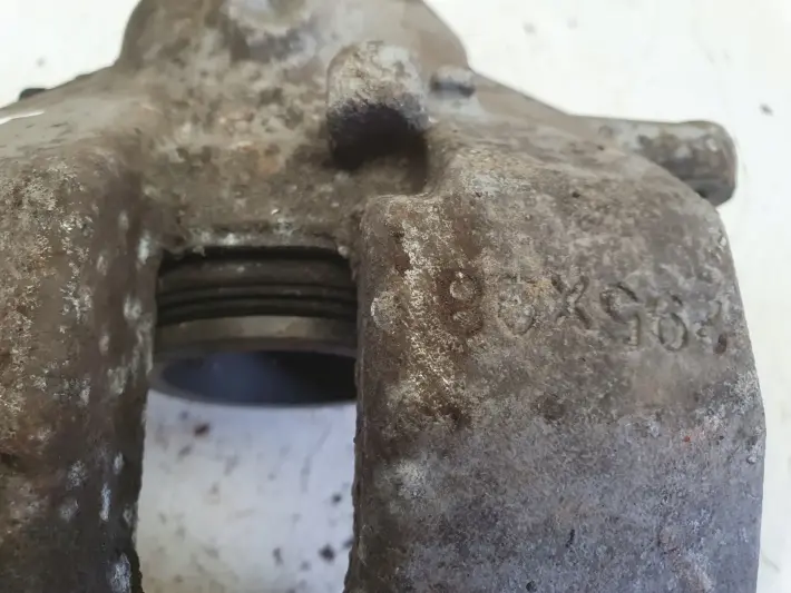 Mercedes W204 PRZEDNI ZACISK HAMULCOWY lewy przód KIEROWCY 295x28