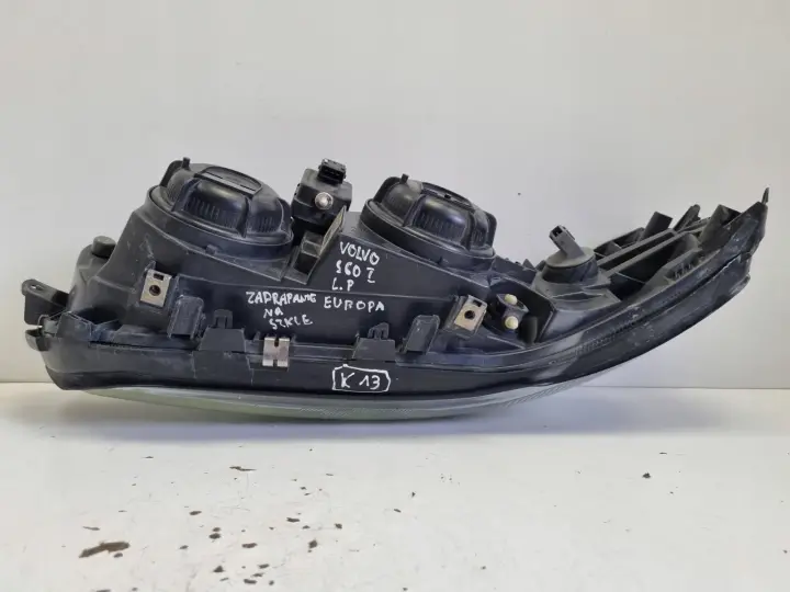 Volvo S60 V70 XC70 II PRZEDNIA LAMPA LEWA lewy przód EUROPA 8693547