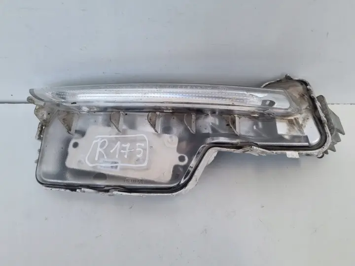 Volvo S60 II V60 LIFT PRZEDNI HALOGEN PRAWY PRZÓD pasażera LED DRL 31353290