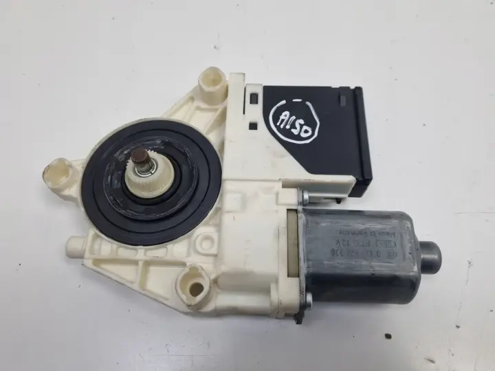 Renault Megane III LEWY TYLNY SILNICZEK SZYBY tył 827310185R