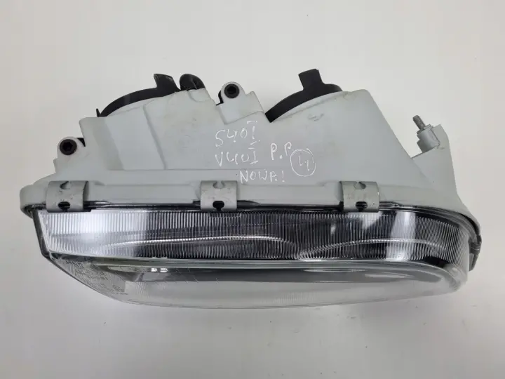Volvo S40 II V40 LIFT PRZEDNIA LAMPA PRAWA PRAWY PRZÓD nowa europa CIEMNA