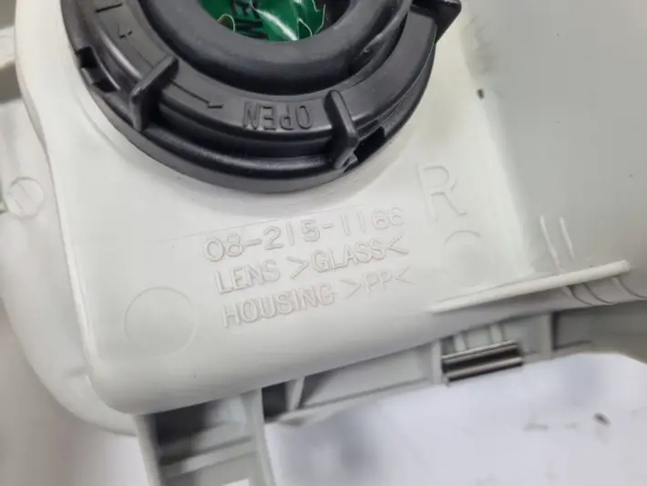 Nissan Serena 92-98r PRZEDNIA LAMPA PRAWA PRAWY PRZÓD nowa euro 215-1166R