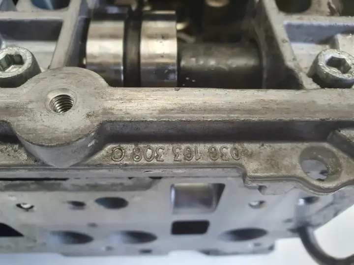 VW Passat B6 2.0 TDI GŁOWICA CYLINDRÓW 03G103373A