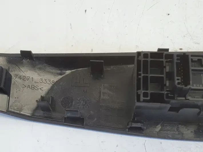 Toyota Camry VIII Prawy przełącznik szyby Panel sterowania szyb 74271-33380