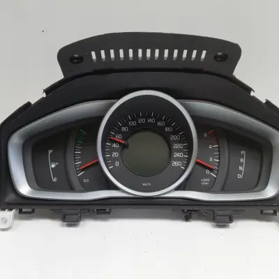 Volvo XC60 I V60 I S60 II 2.0 D3 LICZNIK ZEGARY Europa 31327746 diesel