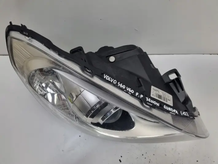 Volvo V60 S60 II PRZEDNIA LAMPA PRAWA prawy przód XENON EUROPA 31299991