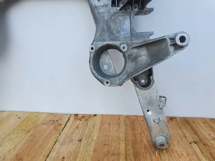 BMW F01 750 i 4.4 BITURBO SANKI BELKA POD SILNIK