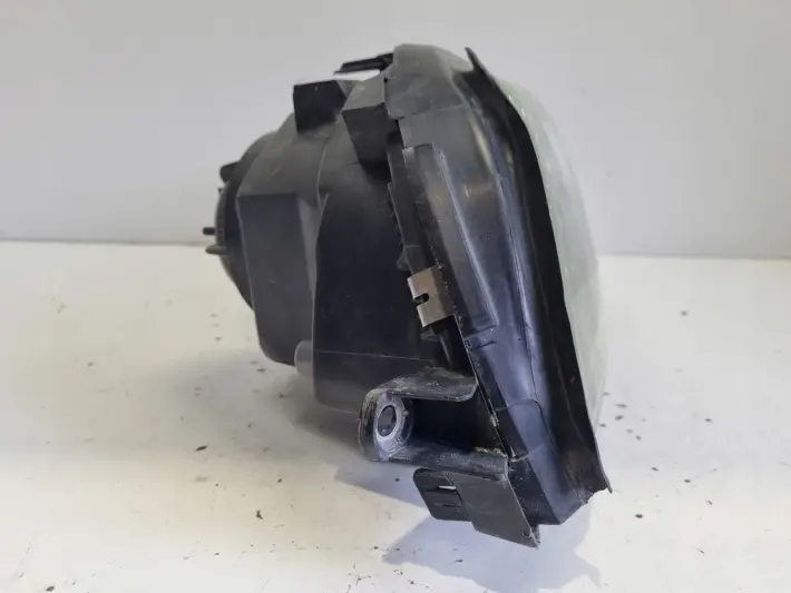 Volvo S60 V70 XC70 II PRZEDNIA LAMPA LEWA lewy przód EUROPA 8693547