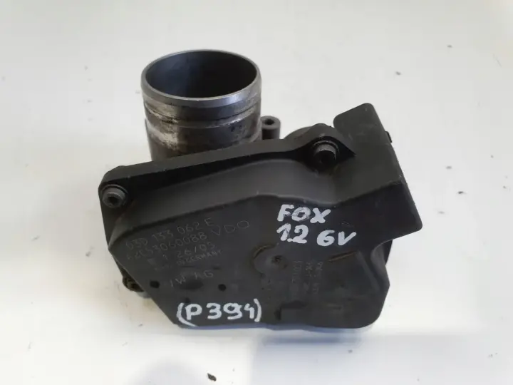 VW Fox 1.2 6V PRZEPUSTNICA 03D133062E