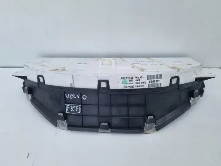 Volvo S60 I V70 II 2.4 20V LICZNIK ZEGARY 30746097 Europa benzyna