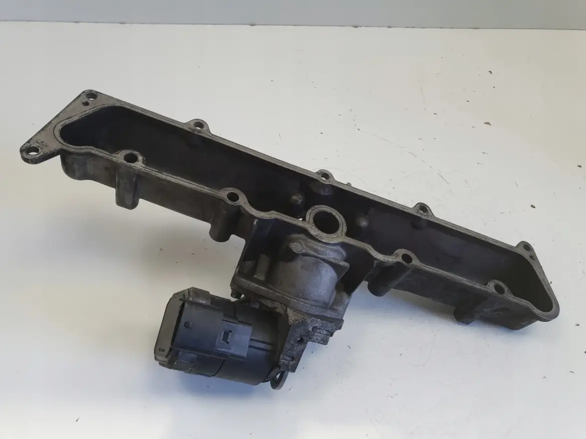 Opel Vectra C 2.2 DTI ZAWÓR EGR kolektor 00005321A7