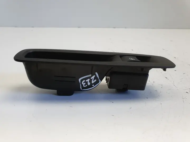 Renault Megane IV PRAWY TYLNY PANEL STEROWNIA SZYBĄ szyb tył 829507746R