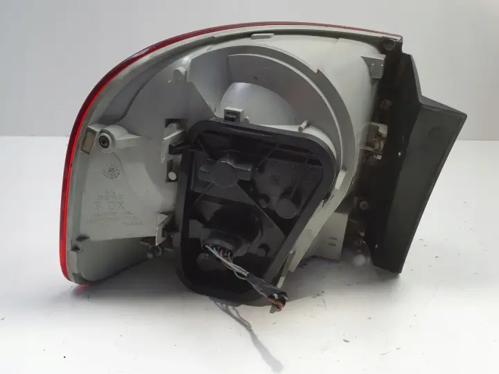 Vw Touareg I 02-06 TYLNA LAMPA PRAWA prawy tył pasażera 28258002