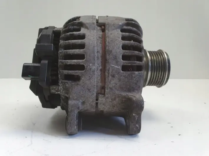 Audi A3 8P VW Golf V 1.9 TDI ALTERNATOR bosch 06F903023F 140A