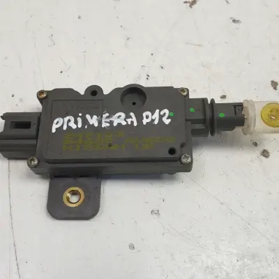 Nissan Primera P12 SIŁOWNIK KLAPKI WLEWU PALIWA