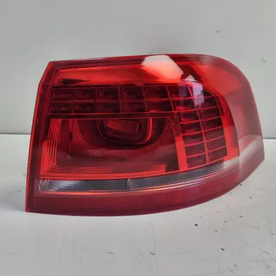 VW Passat B7 kombi 10-14r TYLNIA TYLNA LAMPA PRAWA prawy tył LED