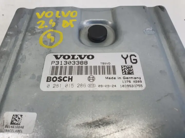 Volvo V40 II 2.0 D3 STEROWNIK SILNIKA komputer 31336983 0281018414