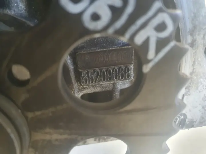 Fiat Doblo II 1.3 M-JET WAŁKI ROZRZĄDU Pokrywa zaworów 55209068