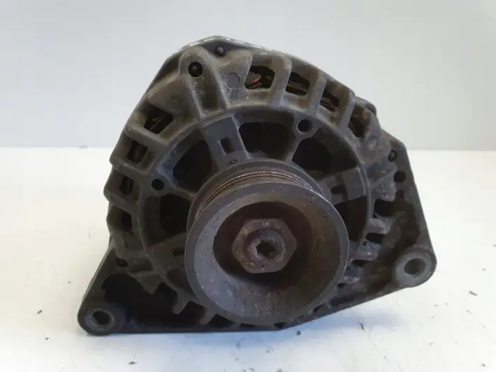 VW Passat B5 1.6 8V ALTERNATOR Valeo