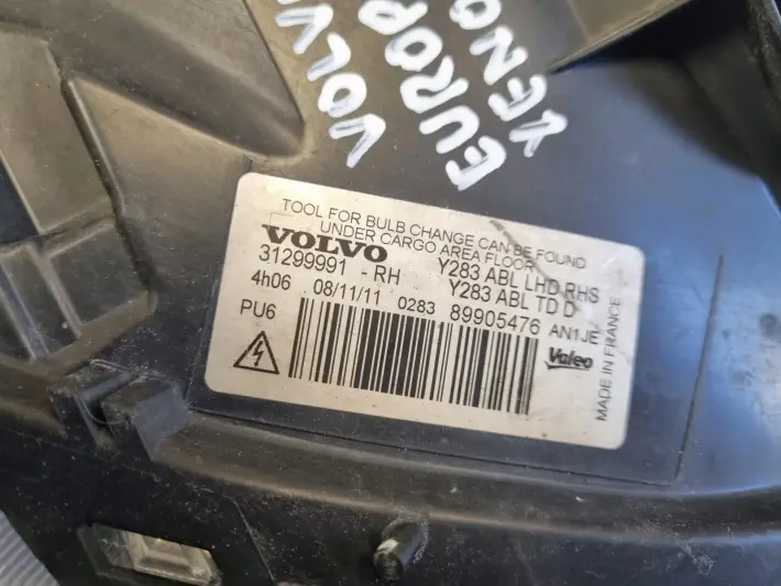 Volvo S60 II V60 10-13r PRZEDNIA LAMPA PRAWA PRAWY PRZÓD xenon 31299991