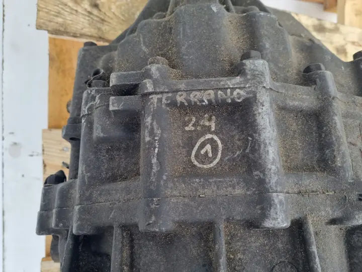 Nissan Terrano 2.4 REDUKTOR SKRZYNI BIEGÓW manualnej MANUAL