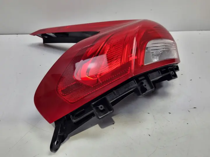 Volvo V40 II 12-16r TYLNIA TYLNA LAMPA LEWA lewy tył EUROPA 31395844