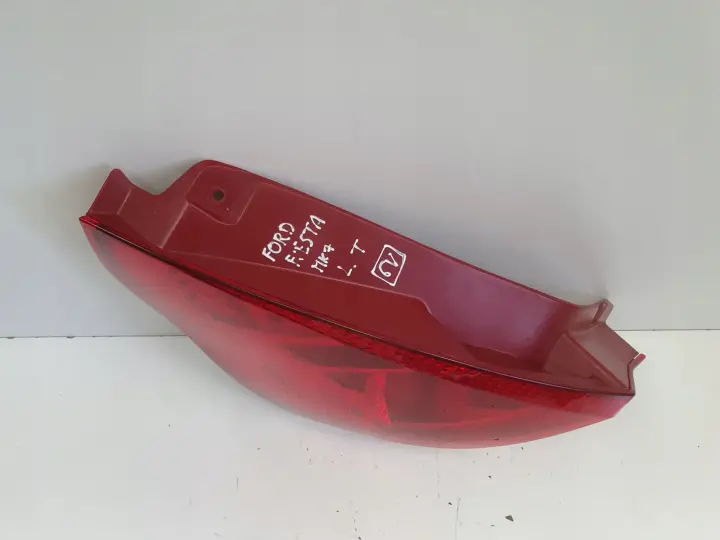 Ford Fiesta VII MK7 08-12r TYLNIA LAMPA LEWA LEWY TYŁ kierowcy 8A61-13405-A
