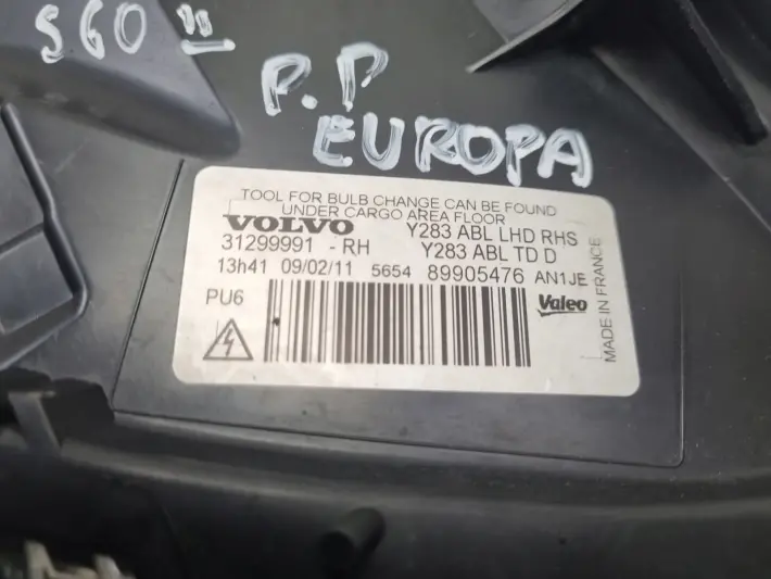 Volvo V60 S60 II PRZEDNIA LAMPA PRAWA prawy przód XENON EUROPA 31299991