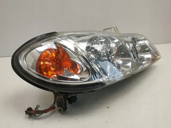 Nissan Maxima V A33 PRZEDNIA LAMPA PRAWA przód