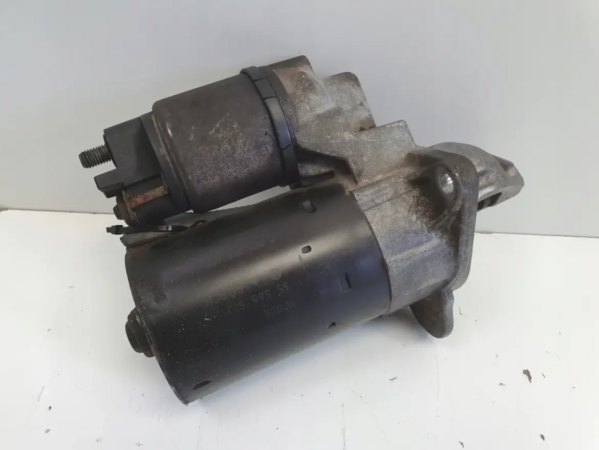 Opel Corsa D 1.0 12V ROZRUSZNIK bosch 55568572 0001107495