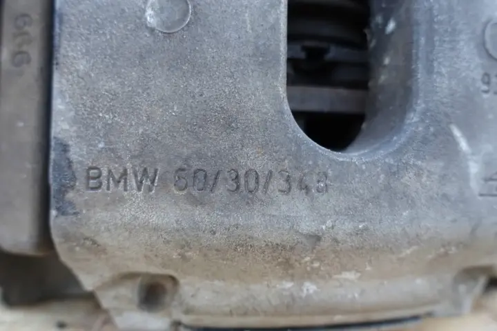 BMW F10 535 3.0 i PRZEDNIA ZWROTNICA piasta PRAWA