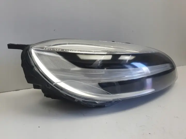 Volvo V40 II XC40 LIFT PRZEDNIA LAMPA PRAWA prawy przód LED 31420448