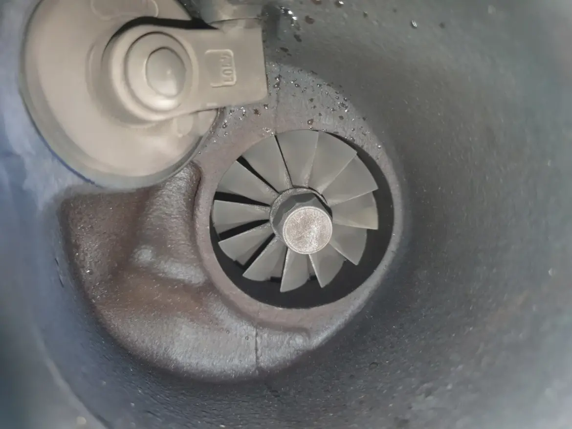 Volvo V70 III S80 II 2.5 T TURBOSPRĘŻARKA turbo 30757112