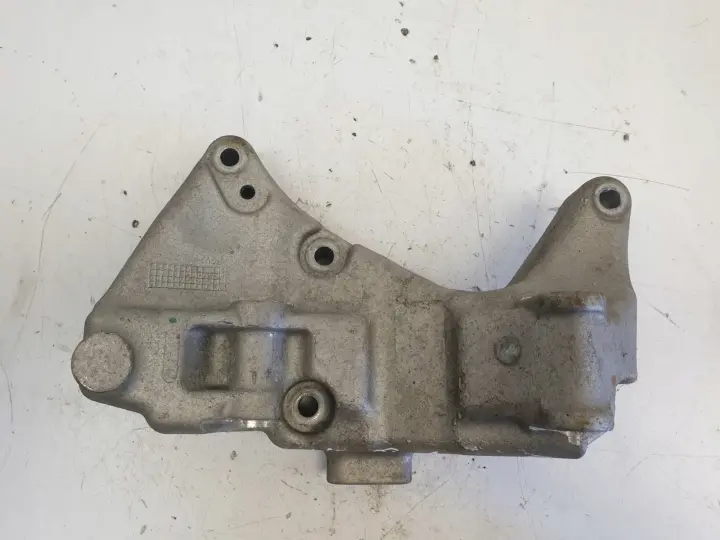 Volvo V60 II 1.5 T ŁAPA MOCOWANIE ALTERNATORA 31430702