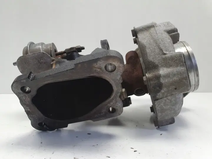 Volvo S60 II 2.4 D5 TURBOSPRĘŻARKA turbo 36002640