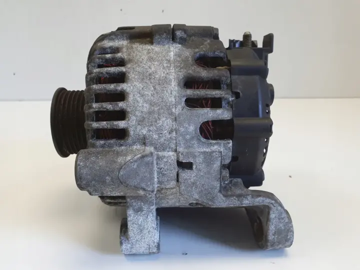 BMW E87 E90 E91 2.0 D ALTERNATOR valeo 7802471 AL03