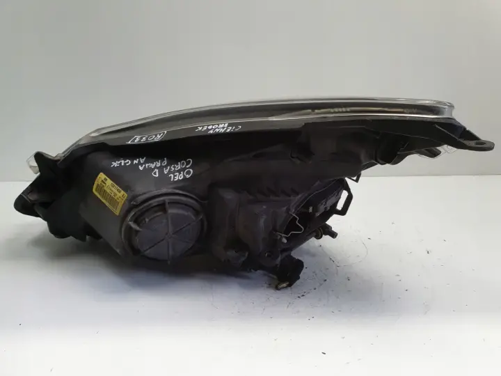 Opel Corsa D PRZEDNIA LAMPA PRAWA prawy przód anglik Ciemny klosz 13217456