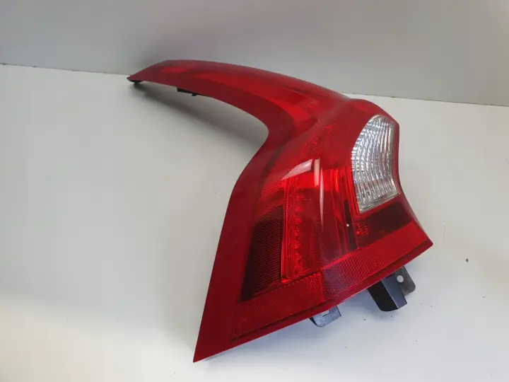 Volvo V60 13-18r LIFT TYLNIA LAMPA LEWA LEWY TYŁ 31395928