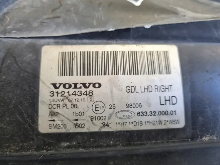 Volvo V70 III XC70 S80 II XENON PRZEDNIA LAMPA PRAWA prawy przód 31214348