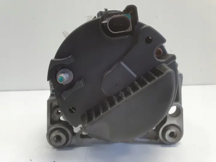 VW Polo IV 1.2 6V ALTERNATOR VALEO