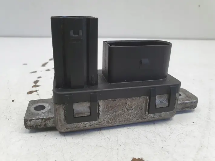 Volvo V70 III 2.0 D PRZEKAŹNIK ŚWIEC ZAROWYCH 0281033145