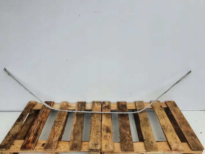 Mercedes W126 C126 SEC LISTWA SZYBY PRAWA PRZEDNIA